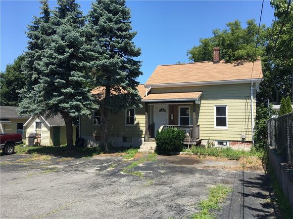 33 Cowden St, Central Falls, RI 02863